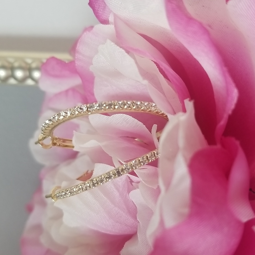 New 1.5" Round Dangling  Crystal clear Earrings in Goldtone.